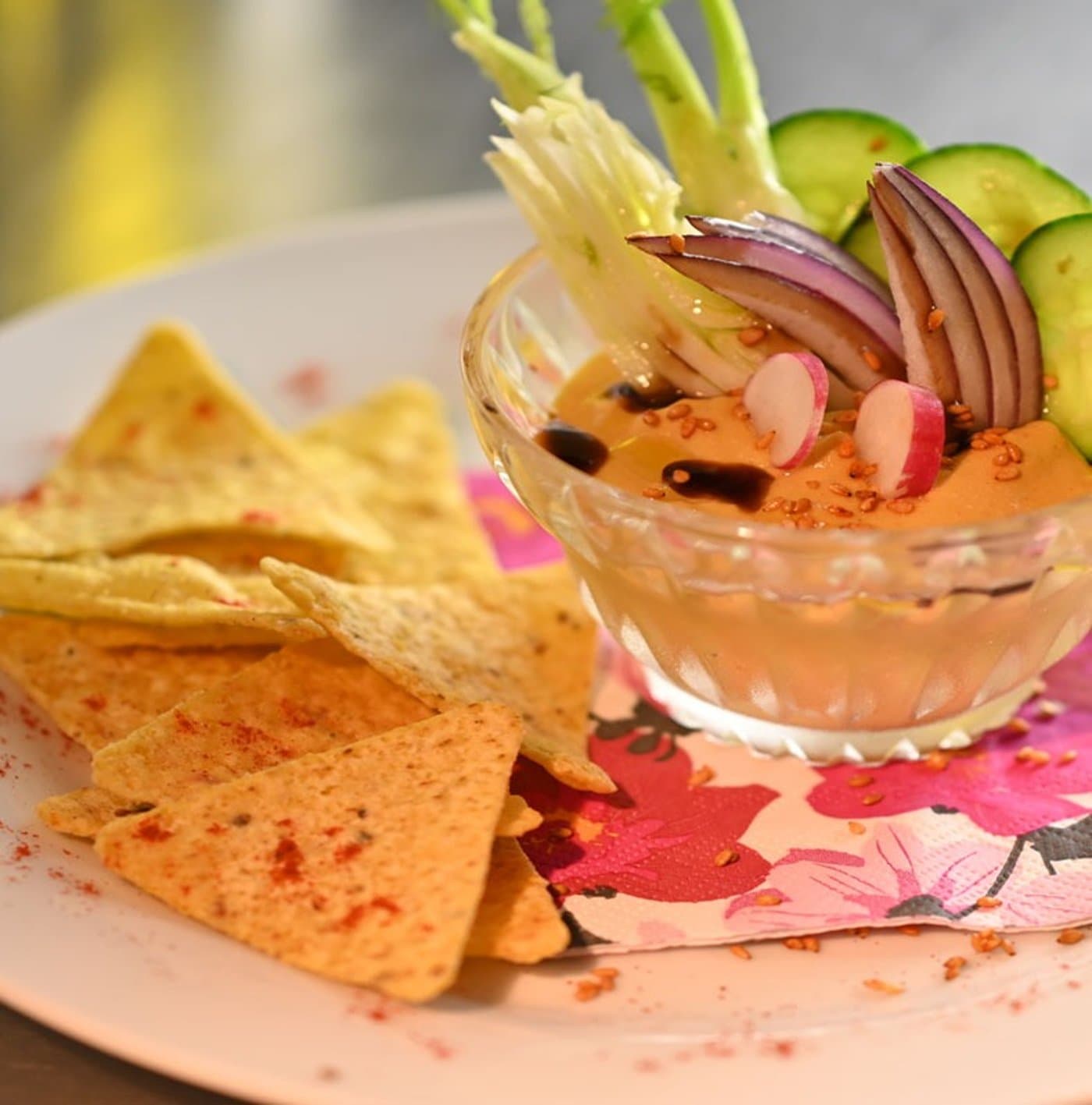 Houmous de lentilles corail, curcuma et sésame kimchi